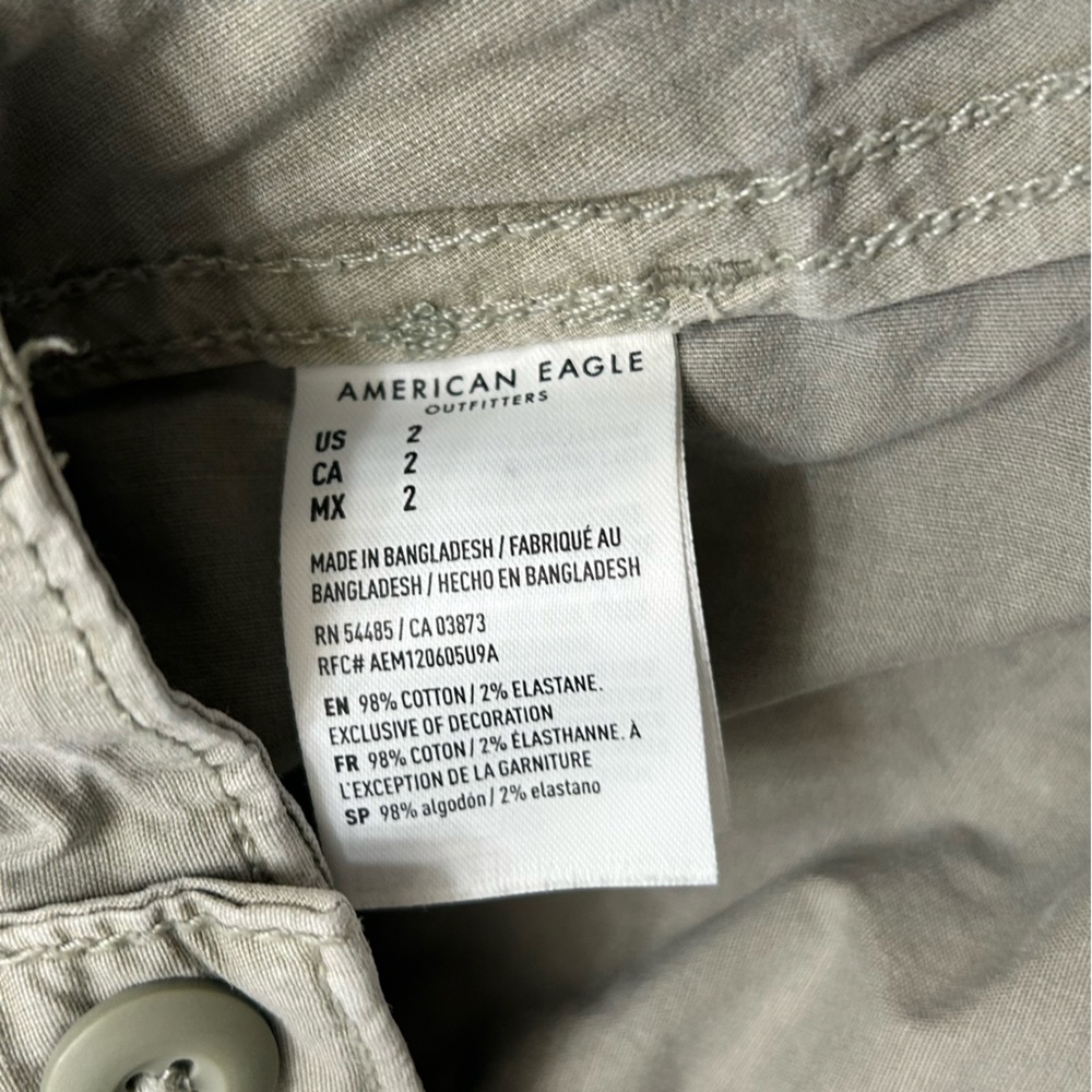 American Eagle 90’s Boyfriend Short Khaki Cargo Women’s Size 2 - Picture 9 of 11